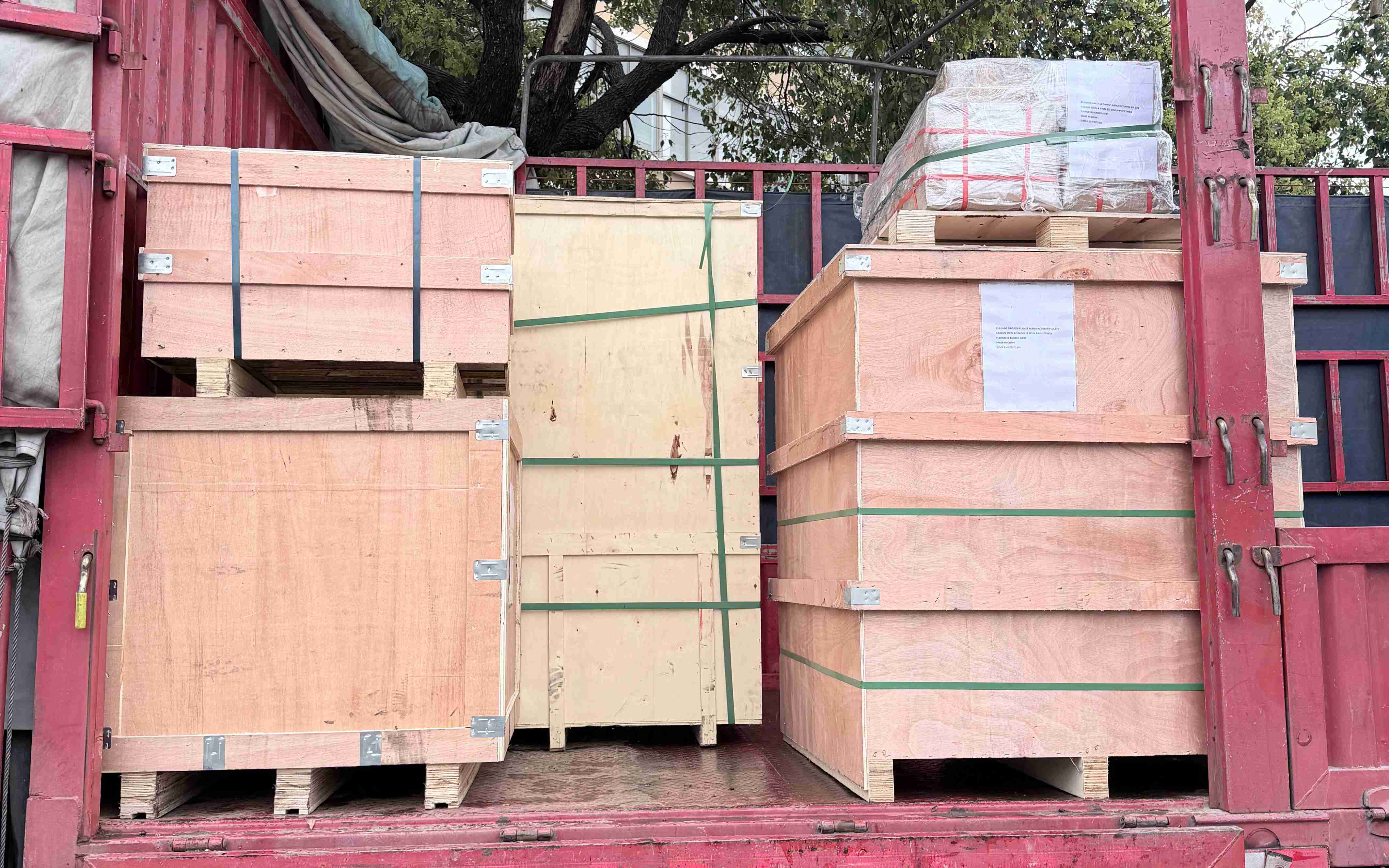 Pedido enviado para o Vietnã: flanges, conexões e juntas de borracha